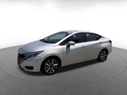 Used 2025 Nissan Versa SV FWD image 8