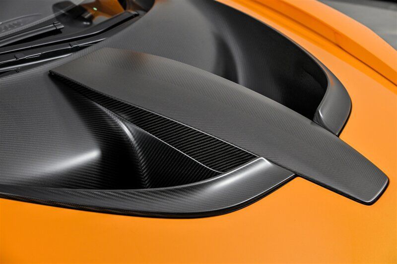 Used 2019 McLaren Senna RWD image 7