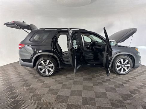 Certified 2025 Honda Pilot Touring image 17