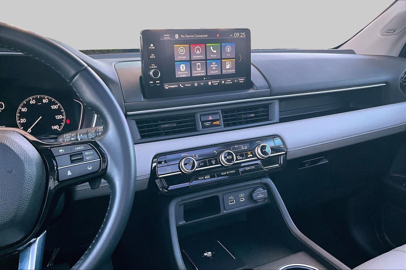 Used 2025 Honda Pilot Touring image 7