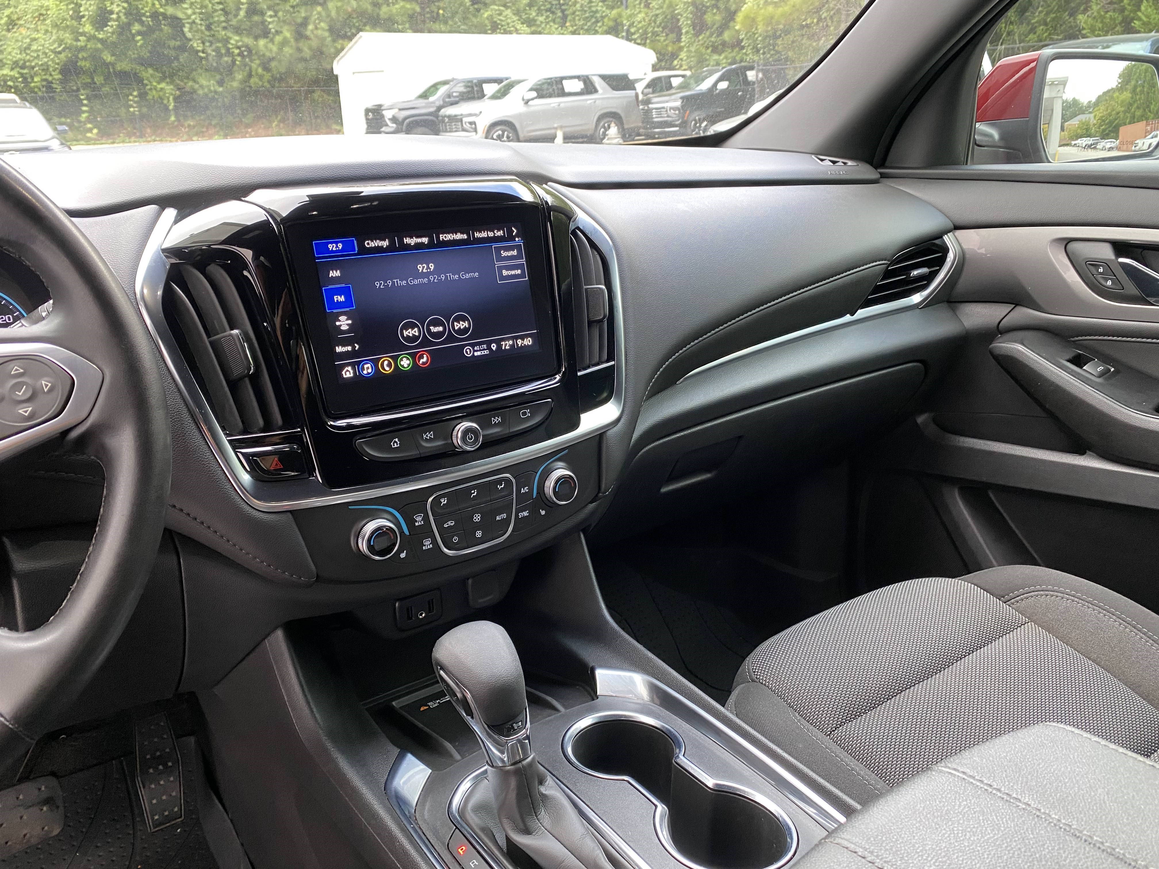 Used 2023 Chevrolet Traverse LT FWD image 23