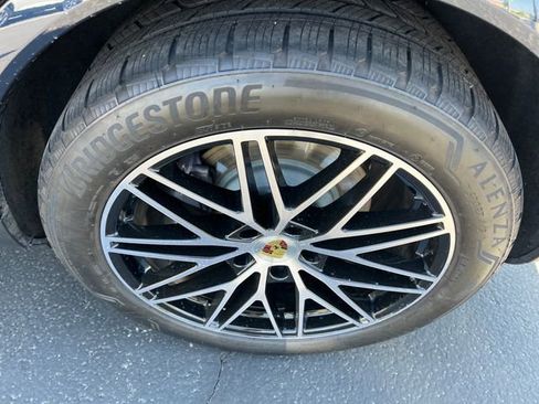 Used 2024 Porsche Cayenne AWD/4WD image 26