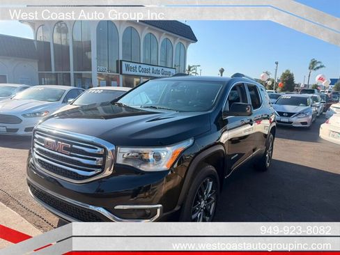 Used 2017 GMC Acadia SLT FWD image 2