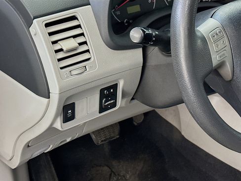 Used 2013 Toyota Corolla LE image 17