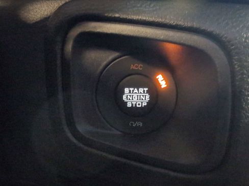 Used 2024 Jeep Gladiator Sport image 17