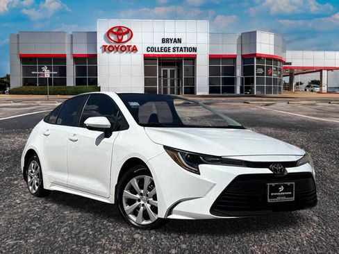 Certified 2025 Toyota Corolla LE image 1