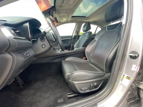 Used 2021 Genesis G70 2.0T w/ Elite Package image 9