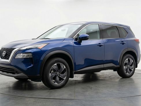 Used 2025 Nissan Rogue SV AWD/4WD image 3