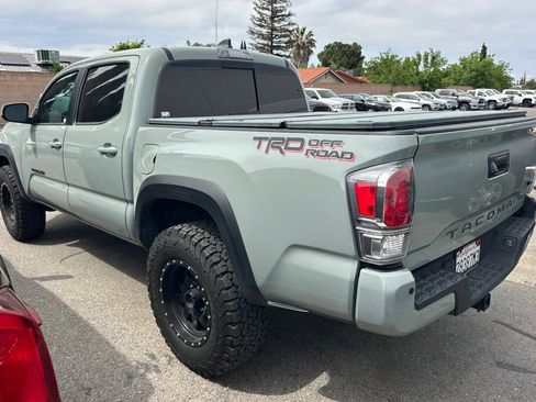 Used 2022 Toyota Tacoma TRD Off-Road w/ Technology Package image 5