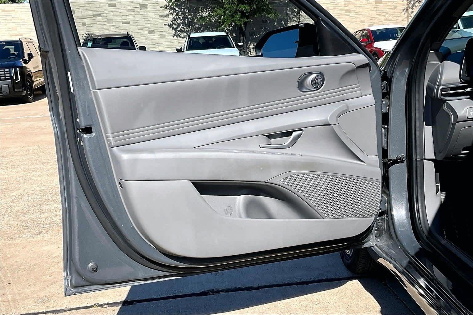 Used 2025 Hyundai Elantra Sport FWD image 25
