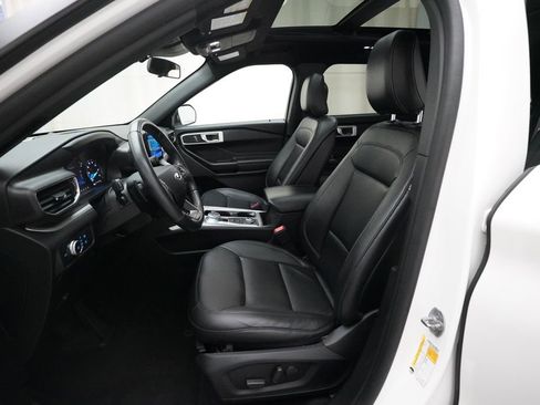 Used 2020 Ford Explorer XLT w/ Equipment Group 202A AWD/4WD image 7