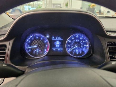 Used 2020 Hyundai Elantra SEL FWD image 19