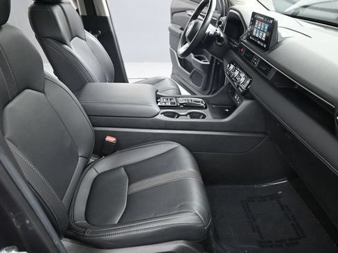 Used 2025 Honda Pilot Touring image 19