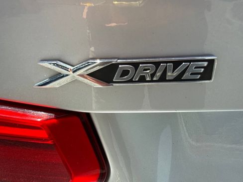Used 2018 BMW 330i xDrive Sedan AWD/4WD image 11