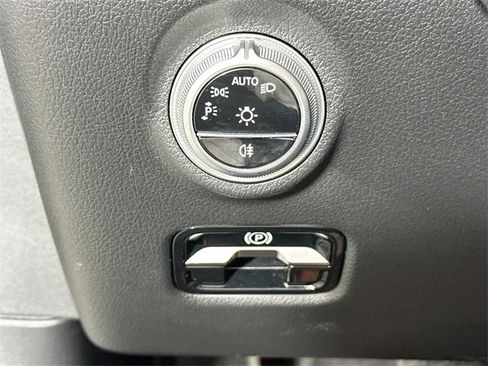 Used 2025 Mercedes-Benz C 300 4MATIC Sedan image 23