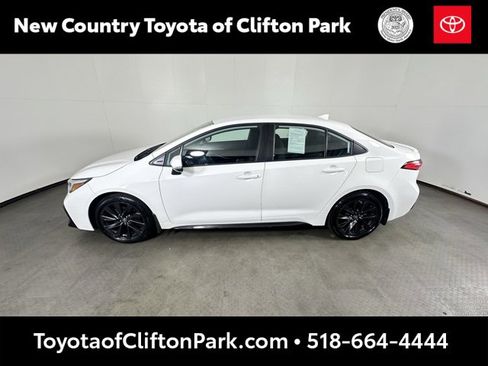 Used 2023 Toyota Corolla SE image 6