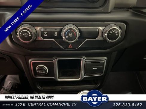 Used 2018 Jeep Wrangler Unlimited Sport AWD/4WD image 16