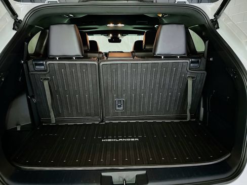Used 2023 Toyota Highlander XSE FWD image 37