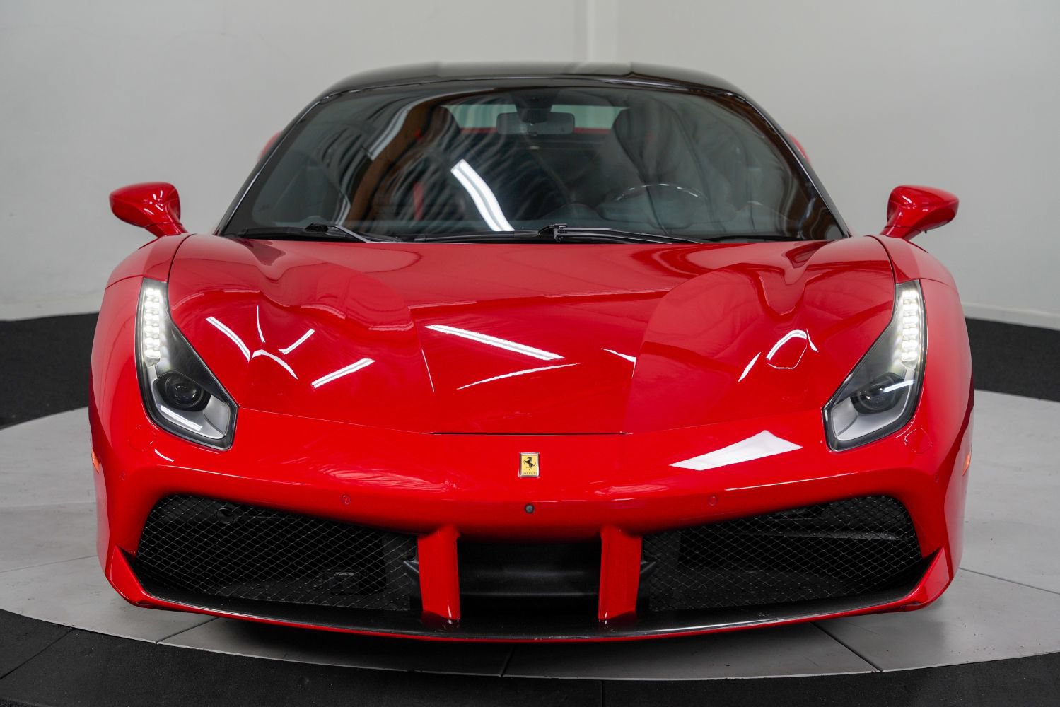 Used 2016 Ferrari 488 GTB RWD image 10