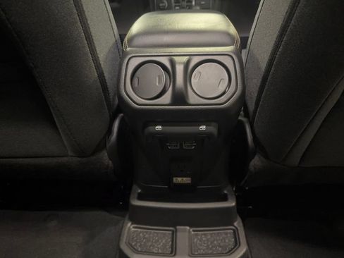 Used 2025 Jeep Wrangler Unlimited Sahara AWD/4WD image 11