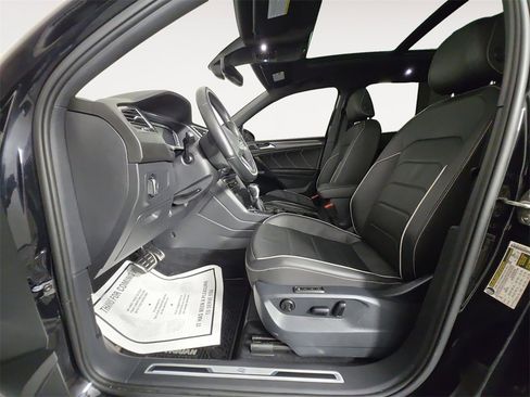 Used 2022 Volkswagen Tiguan SEL R-Line image 9
