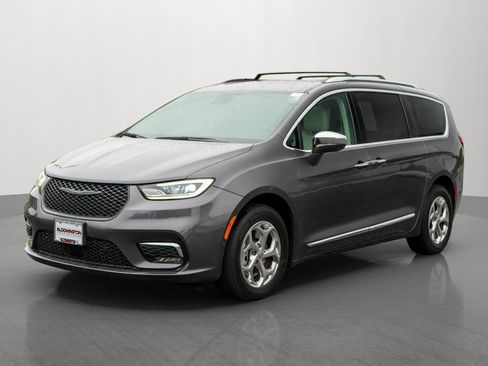 Used 2021 Chrysler Pacifica Limited w/ Premium & Safety Sphere Group AWD/4WD image 3