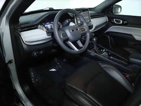 Used 2025 Jeep Compass Limited AWD/4WD image 17