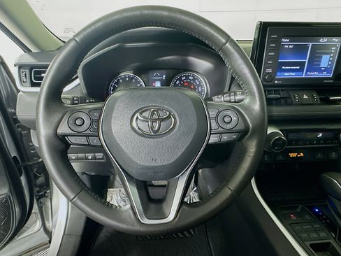 Used 2022 Toyota RAV4 XLE Premium AWD/4WD image 15