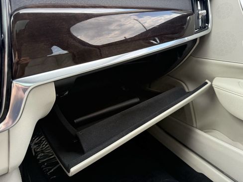 Used 2017 Volvo S90 T6 Momentum w/ Vision Package image 23