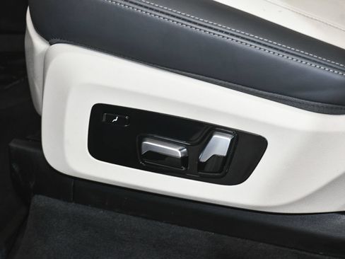 Used 2023 BMW X7 xDrive40i w/ Executive Package AWD/4WD image 61