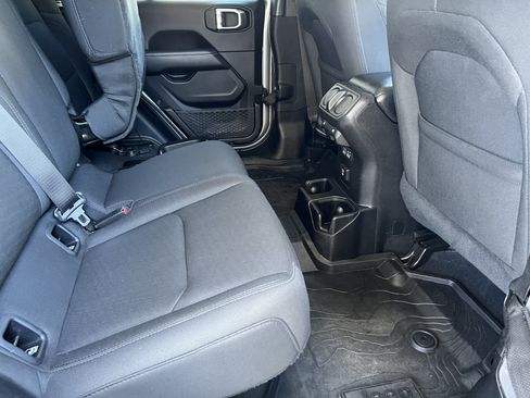 Used 2020 Jeep Gladiator Overland AWD/4WD image 20