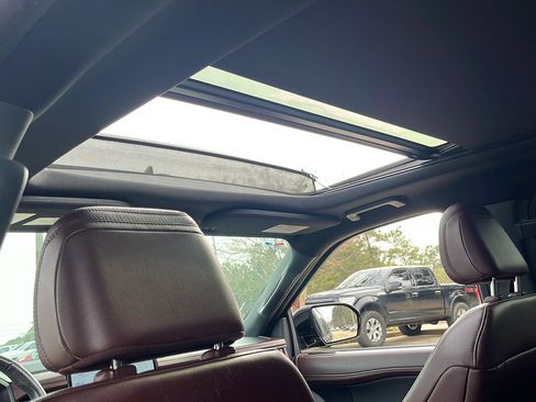 Used 2024 Ford Expedition Limited image 9