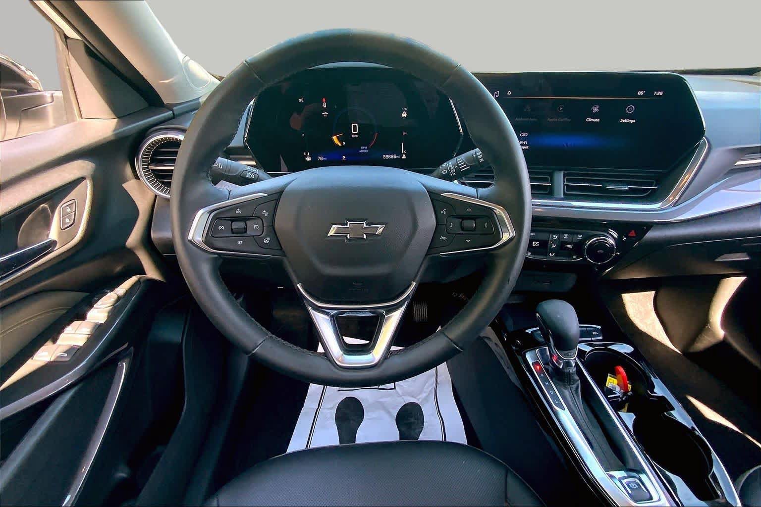Used 2024 Chevrolet Trax ACTIV w/ Sunroof Package FWD image 6