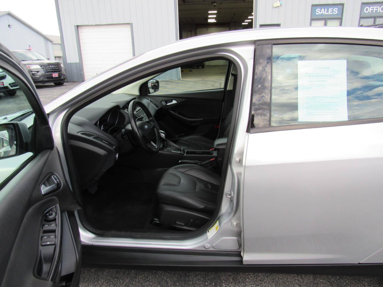 Used 2015 Ford Focus SE w/ Equipment Group 201A FWD image 14