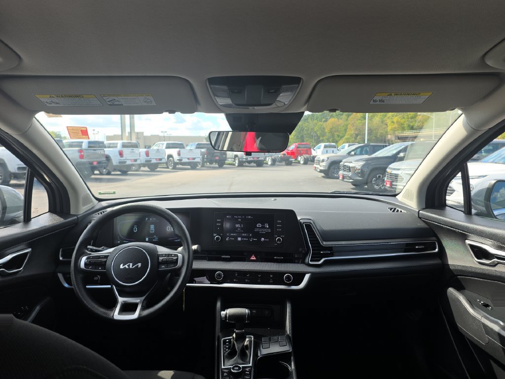 Used 2025 Kia Sportage LX FWD image 27