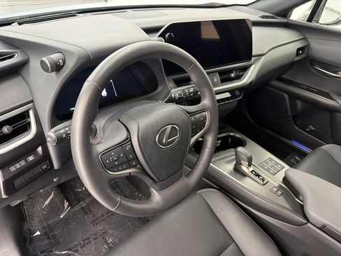 Used 2025 Lexus UX 300h FWD image 4
