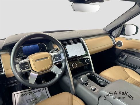 Used 2023 Land Rover Discovery Metropolitan Edition AWD/4WD image 30