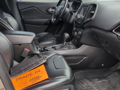 Used 2019 Jeep Cherokee Latitude Plus image 9