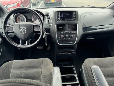 Used 2018 Dodge Grand Caravan SE FWD image 12