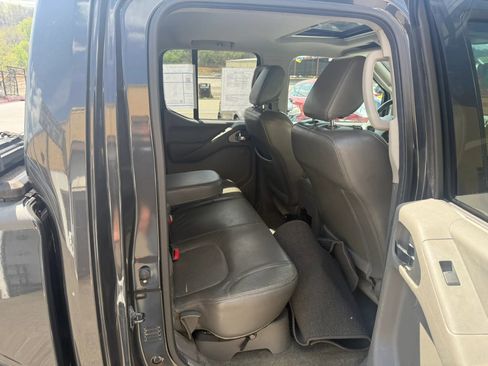 Used 2011 Nissan Frontier SL w/ Moonroof Pkg image 14
