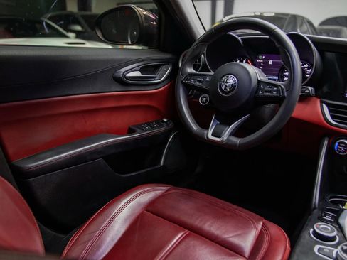 Used 2020 Alfa Romeo Giulia w/ Nero Edizione image 35