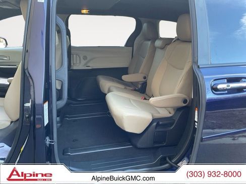 Used 2022 Toyota Sienna XLE image 13