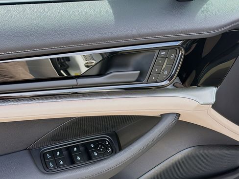 Used 2025 Porsche Panamera 4 image 23