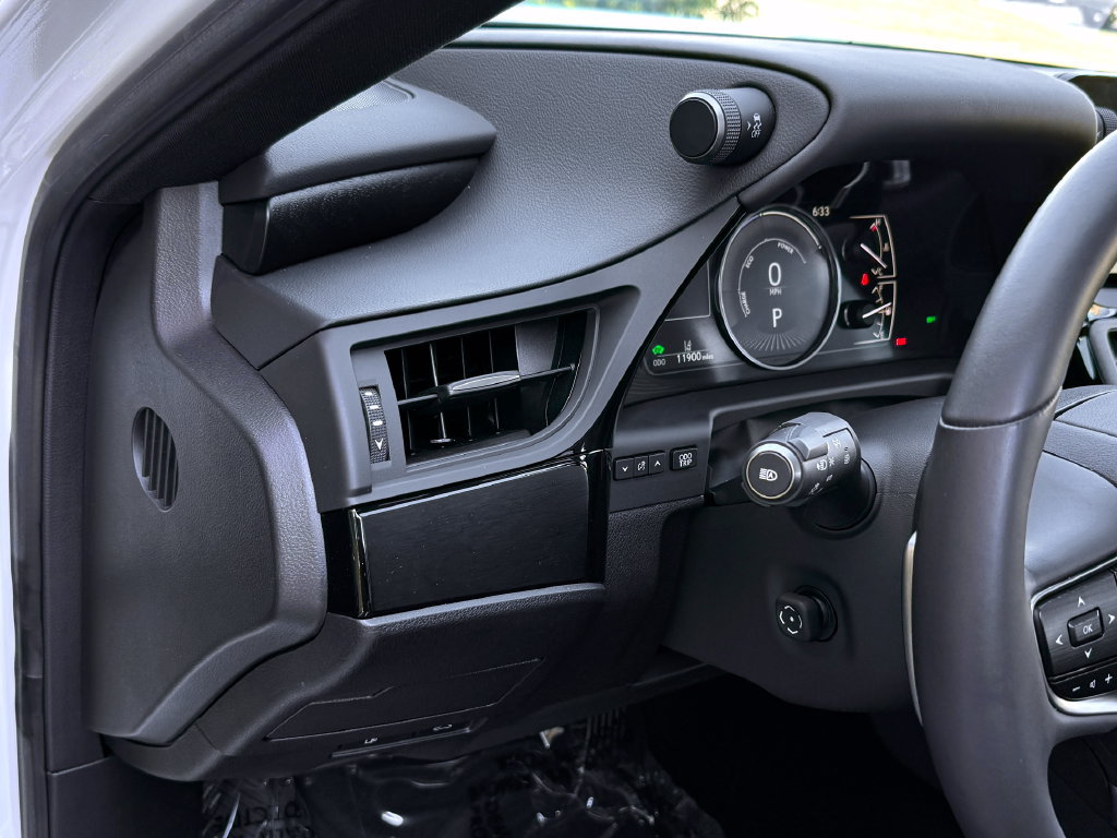 Used 2023 Lexus ES 300h w/ Premium Package FWD image 18