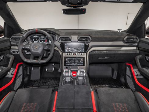 Used 2024 Lamborghini Urus Performante AWD/4WD image 28