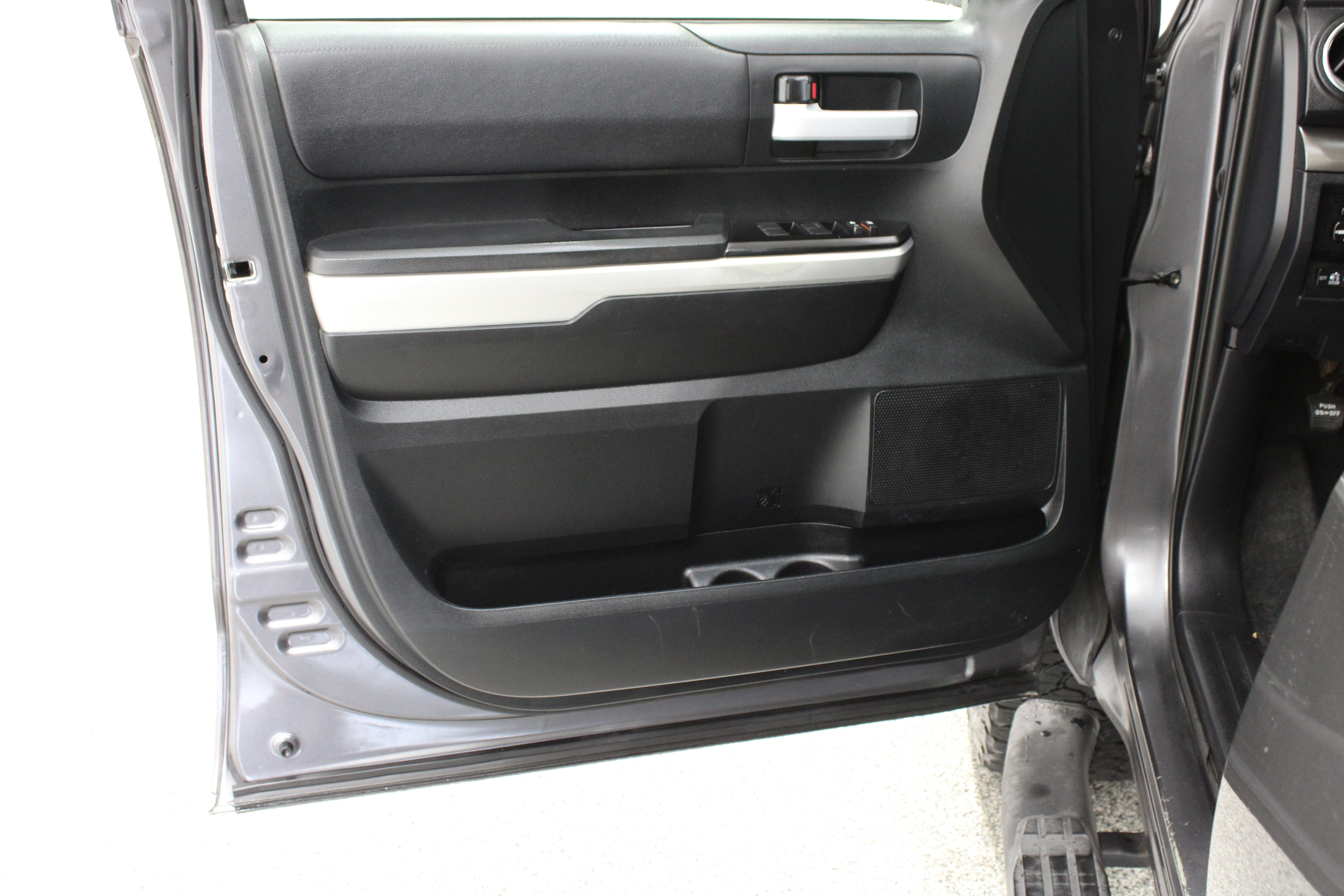 Used 2017 Toyota Tundra SR5 RWD image 13
