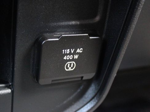 Used 2025 RAM 5500 4x4 Crew Cab image 32