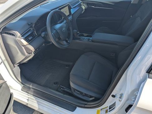 Used 2025 Toyota Camry LE image 9