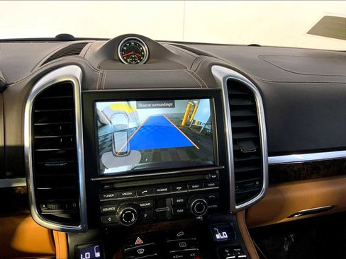 Used 2015 Porsche Cayenne Turbo image 31