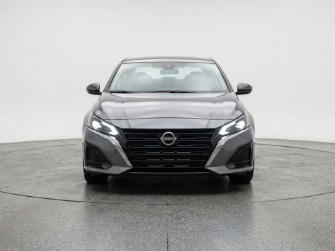 Used 2025 Nissan Altima 2.5 SV image 2